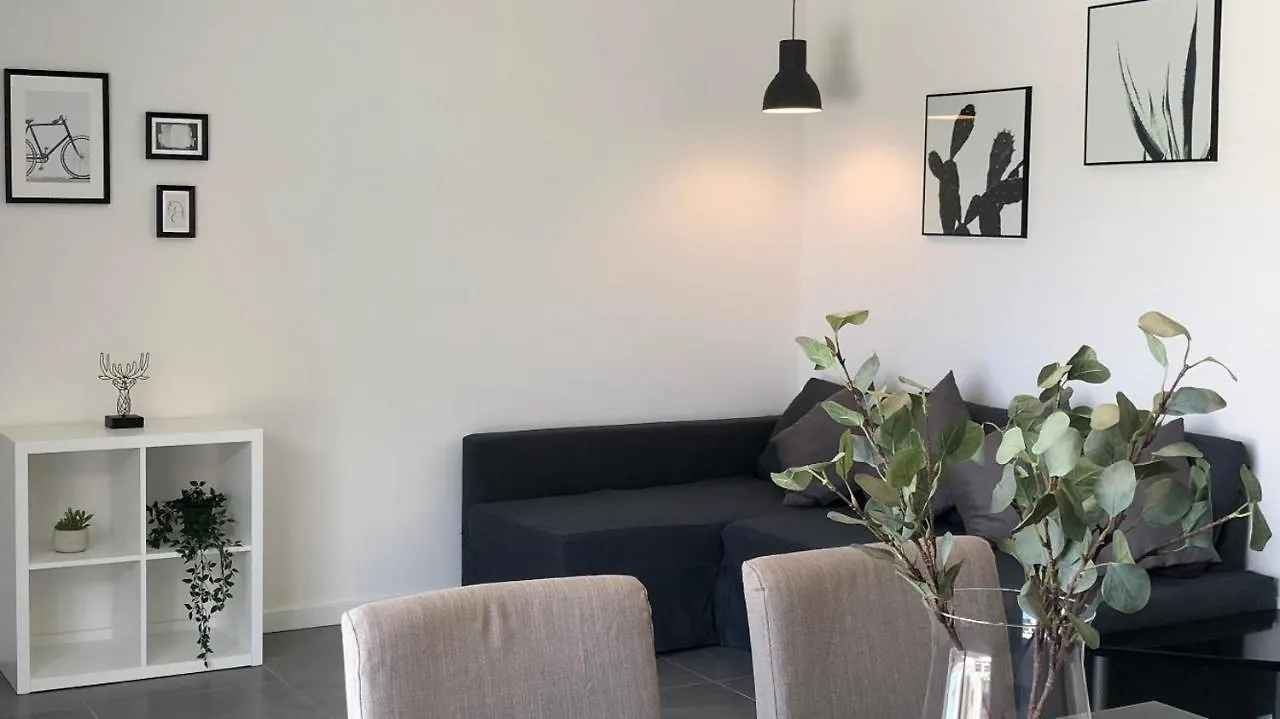 *Central Lakeside Apt*Swimming Pool & Free Parking 페스키에라델가르다 이탈리아